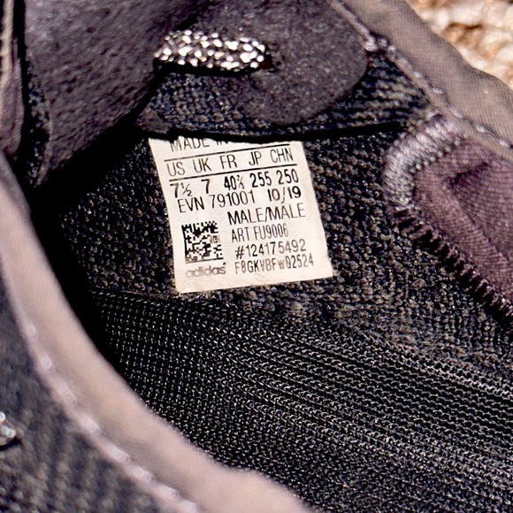Adidas Yeezy Boost 350 non reflective black shoes - Picture 4 of 13